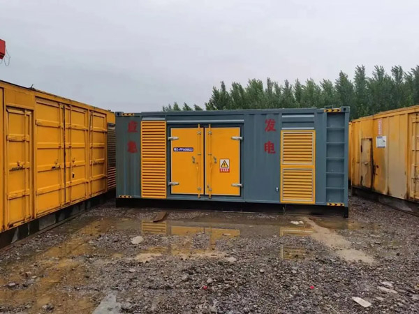 华安柴油发电机如何判断干式空气滤清器是否需要更换？