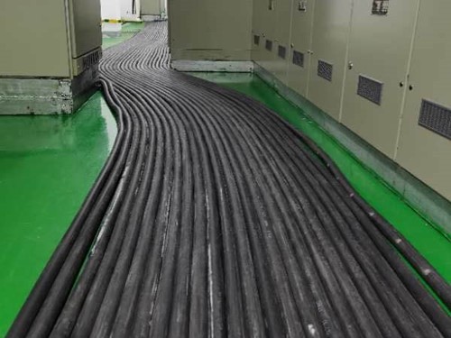 华安如何根据理论计算公式计算温度对特定电压测量结果的影响？