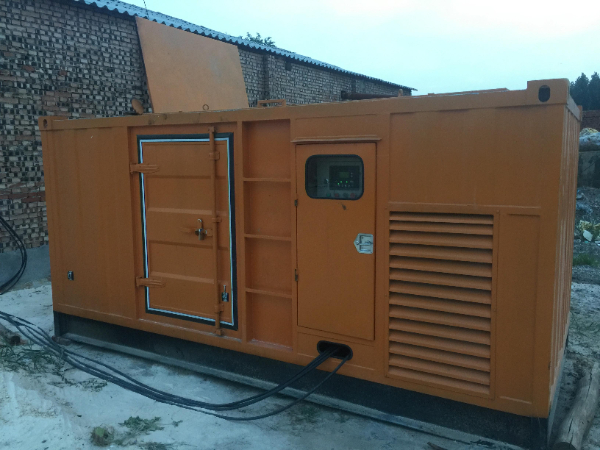 华安发电机组长期使用中，电缆线的敷设路径有哪些要求？